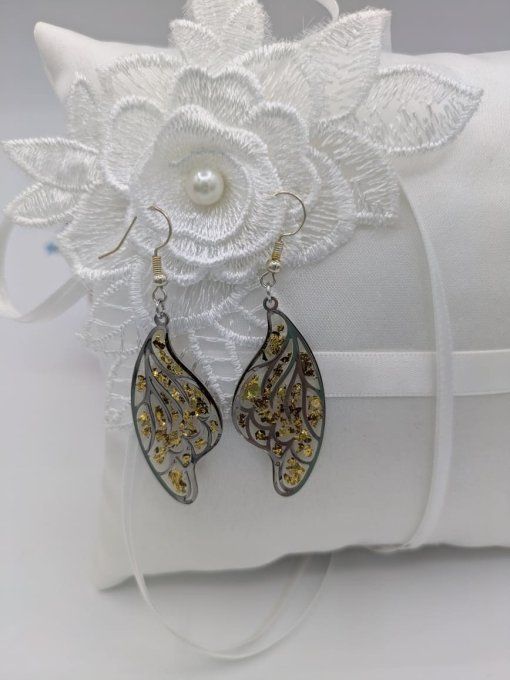 boucle d'oreille aile de papillon doré